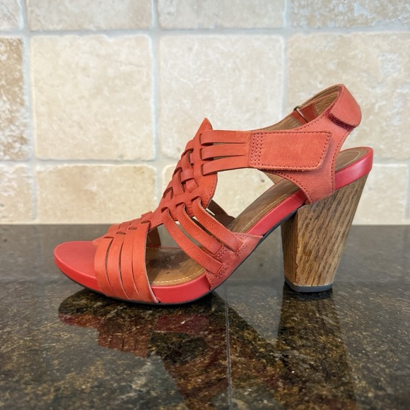 Clarks Red Woven Sandals - Picture 7 of 14